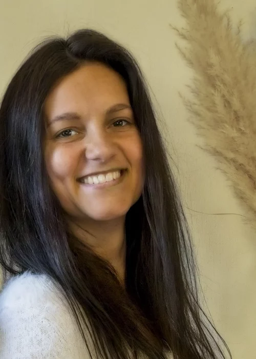 Jacqueline Schade – Gründerin der Feelgood Academy, Expertin für Trauma- und Beziehungscoaching, steht für Herzenswärme, Klarheit und echte Transformation.